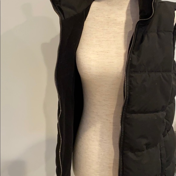 Old navy Black fleece lines puffer vest SMALL - Picture 4 of 8